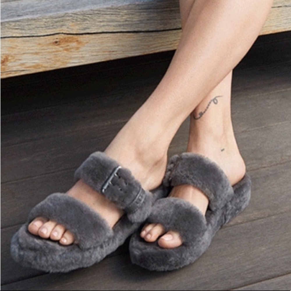 Ugg Women’s Fuzz Yeah Slipper - Picture 1 of 6